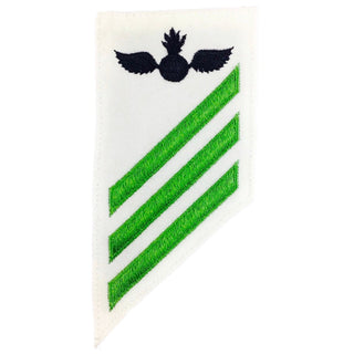 NAVY E2-E3 Combo Rating Badge: Aviation Ordnanceman - White