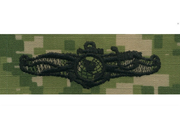 NAVY NWU Type III Badge: Information Dominance Warfare Officer
