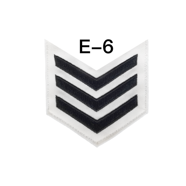 NAVY Women's E4-E6 Rating Badge: Machinist’s Mate - White