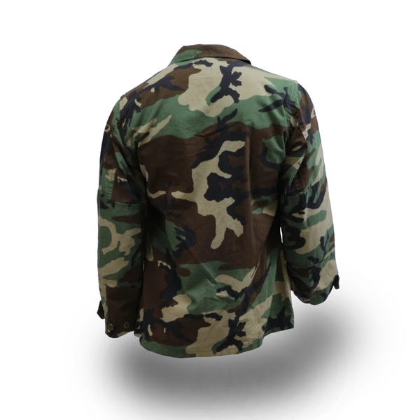 M65 BDU Woodland Field Jacket. U.S Military M-65 Battle Dress Uniform Woodland Camo Field Coat. This Cold Weather Field Coat is a classic outerwear jacket in the BDU woodland camouflage pattern. Features a heavy duty front zipper closure with snap storm-flap, 2 front snap chest pockets, 2 snap waist pockets, and shoulder epaulets. 50/50 Cotton/Nylon. Genuine Military-issue uniform. Made in the U.S.A.