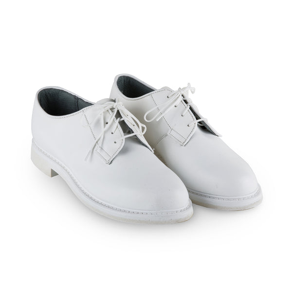 AS-IS Condition Men's White Leather Upper Oxford Shoes. Lightweight leather upper with a breathable lining. These low quarter lace-up oxfords feature a soft toe with a cushioned, removable insert for extra comfort.  - Brand: Bates Lites - Style# 0131 - Upper: Full-Grain 100% Leather - Sole: Synthetic sole, heel approx 1.25" high - Navy approved wear with Dress White and Summer White Uniforms for E7-O10. - Made in the USA - Condition: AS-IS, pre-owned/used.